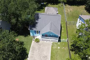 320 10th St, Dickinson, TX 77539 - Photo 9