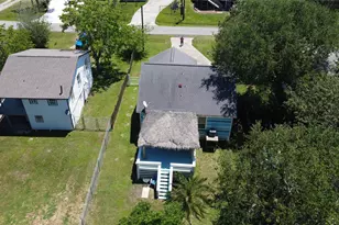 320 10th St, Dickinson, TX 77539 - Photo 7