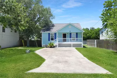 320 10th Street, Dickinson, TX 77539 - Photo 1