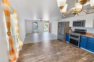 320 10th St, Dickinson, TX 77539 - Photo 15