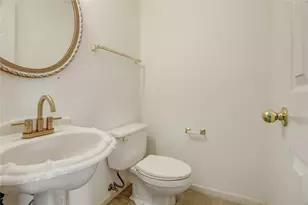 16923 Meadowleigh Ct, Sugar Land, TX 77479 - Photo 9