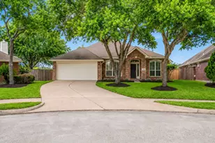 8823 Saratoga Dr, Sugar Land, TX 77479 - Photo 1