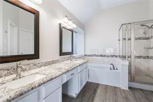 8823 Saratoga Dr, Sugar Land, TX 77479 - Photo 9