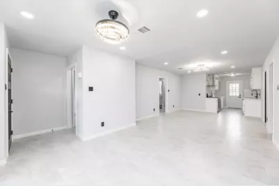 1109 E Columbia Lane, Deer Park, TX 77536 - Photo 3