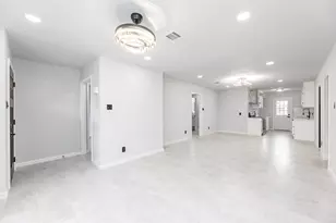 1109 E Columbia Ln, Deer Park, TX 77536 - Photo 3