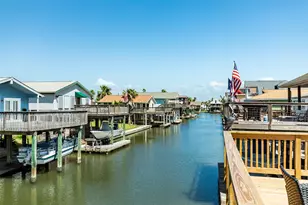 4421 Pelican Rd, Jamaica Beach, TX 77554 - Photo 5