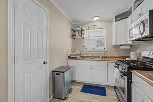 313 Ling, Bayou Vista, TX 77563 - Photo 17
