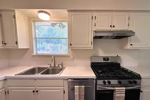 709 Baker St, Huntsville, TX 77340 - Photo 11