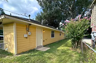 709 Baker St, Huntsville, TX 77340 - Photo 23