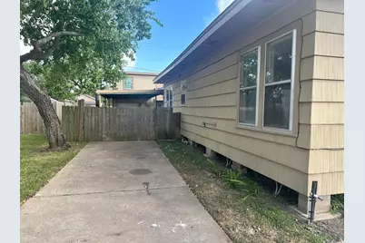 918 W 5th Street #1, Freeport, TX 77541 - Photo 3