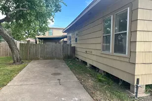 918 W 5th St, Freeport, TX 77541 - Photo 3