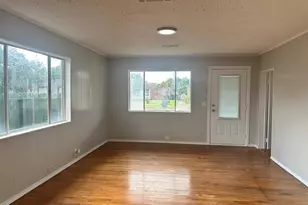 918 W 5th St, Freeport, TX 77541 - Photo 5