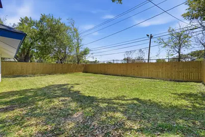 5962 Ridgeway Drive, Houston, TX 77033 - Photo 19