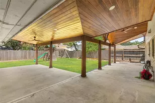 10830 Burgoyne Rd, Houston, TX 77042 - Photo 43