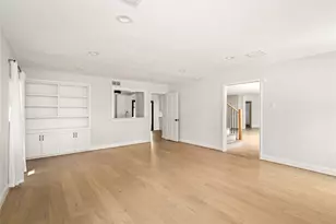 10830 Burgoyne Rd, Houston, TX 77042 - Photo 25