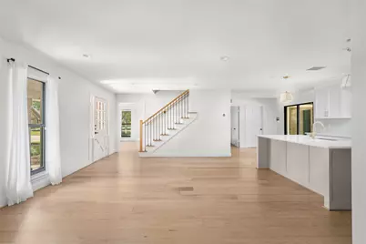 10830 Burgoyne Road, Houston, TX 77042 - Photo 11