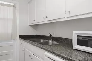 8289 Kingsbrook Rd, Houston, TX 77024 - Photo 17