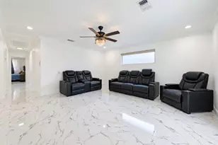 8910 Marinette Dr, Houston, TX 77074 - Photo 9