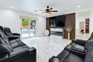 8910 Marinette Dr, Houston, TX 77074 - Photo 7