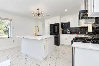 8910 Marinette Drive, Houston, TX 77074 - Photo 15