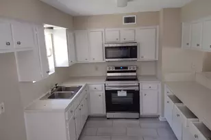 102 Libby Cir, Willis, TX 77378 - Photo 9
