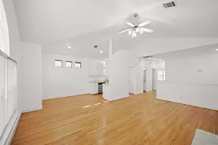 8690 Meadowcroft Dr, Houston, TX 77063 - Photo 11