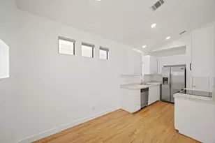8690 Meadowcroft Dr, Houston, TX 77063 - Photo 15