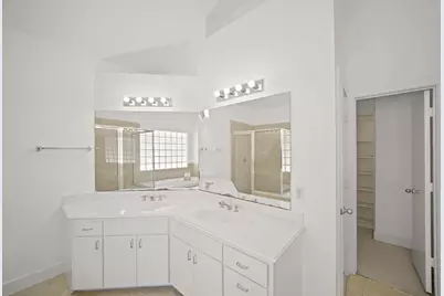 8690 Meadowcroft Drive, Houston, TX 77063 - Photo 31