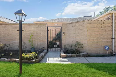 2423 Prides Crossing Road, Houston, TX 77067 - Photo 3