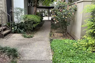 10049 Westpark Dr, Houston, TX 77042 - Photo 11