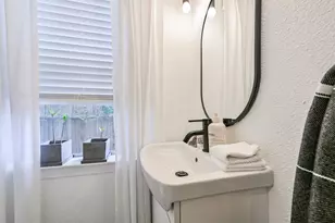 415 Fairview Ave, Houston, TX 77006 - Photo 7