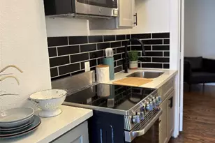 415 Fairview Ave, Houston, TX 77006 - Photo 5