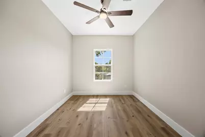 5949 Collingsworth Street, Houston, TX 77026 - Photo 17