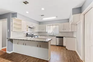 10502 Royal Oaks Dr, Houston, TX 77016 - Photo 5