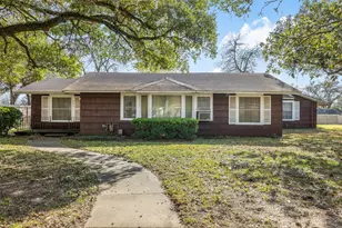 323 Harbert St, Columbus, TX 78934 - Photo 3