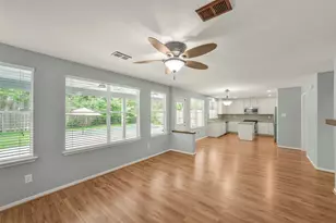 22 E New Avery Pl, Spring, TX 77382 - Photo 9