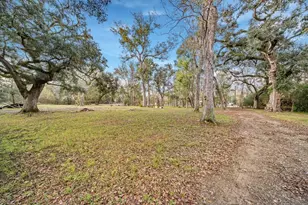 209 River Rd, Angleton, TX 77515 - Photo 31