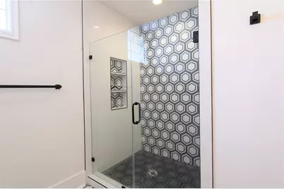 105 E 14th Street, Houston, TX 77008 - Photo 19