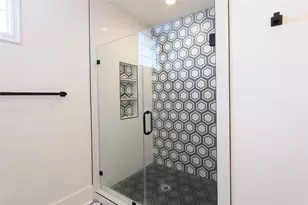 105 E 14th St, Houston, TX 77008 - Photo 19