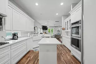915 N Hunting Tower Run, Conroe, TX 77316 - Photo 9