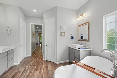 915 N Hunting Tower Run, Conroe, TX 77316 - Photo 17