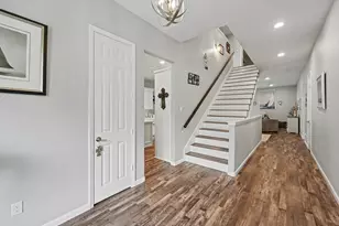 915 N Hunting Tower Run, Conroe, TX 77316 - Photo 3