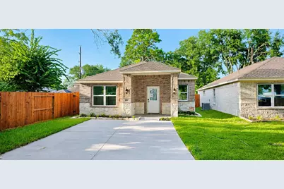 142A College Street, Fresno, TX 77545 - Photo 1