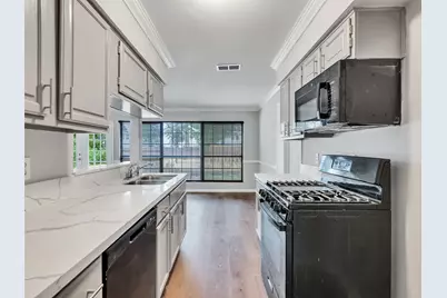 807 Dr Martin Luther King Jr Place N, Conroe, TX 77301 - Photo 9