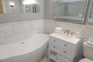 8821 Woodruff St, Houston, TX 77012 - Photo 15