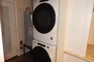 8821 Woodruff St, Houston, TX 77012 - Photo 7