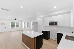 8412 Darien St, Houston, TX 77028 - Photo 9