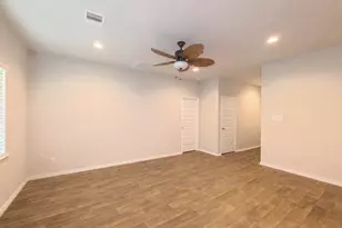 8522 Sacred Lotus Ln, Rosharon, TX 77583 - Photo 3