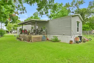 106 N 3rd St, Highlands, TX 77562 - Photo 3