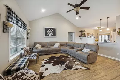 5658 Longhorn Trail, Sealy, TX 77474 - Photo 5